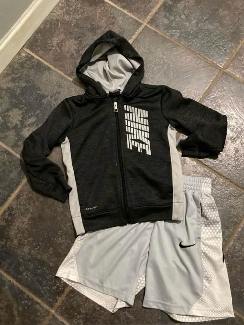 Nike Boys Track Jacket and Shorts Outfits. Size M
